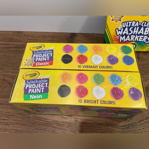 Crayons art supplies bundle - Picture 3 of 3